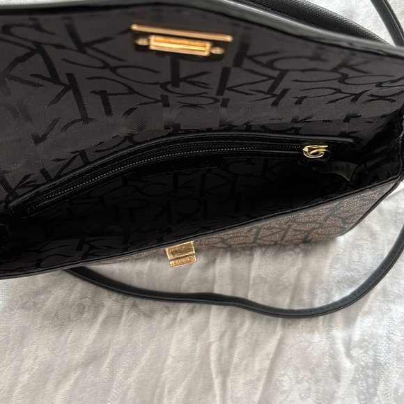 Calvin Klein crossbody bag - Picture 2 of 4